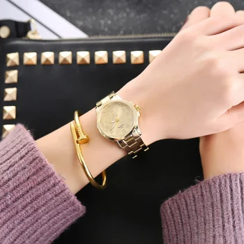 Златни дамски часовник, дамски часовник-гривна от креативно сплав, женски цифрови кварцови часовници Relogio Feminino Montre Femme